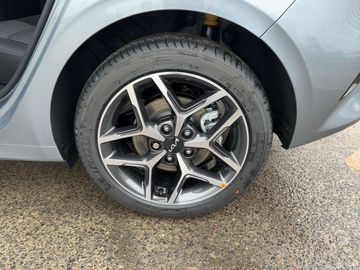 Car image 17