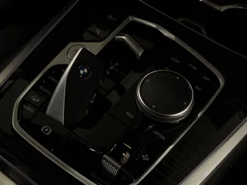 Car image 37