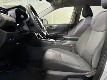 Car image 22