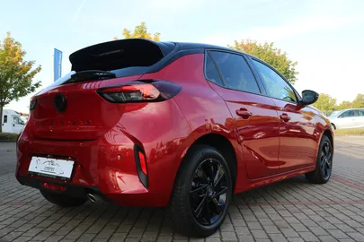 Car image 4