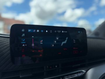 Car image 29