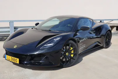 Car image 3