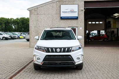 Car image 3