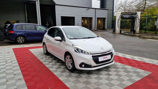 Peugeot 208 BlueHDi 100 Allure 75 kW image number 1