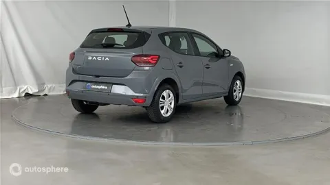 Car image 4