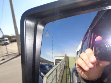 Car image 32