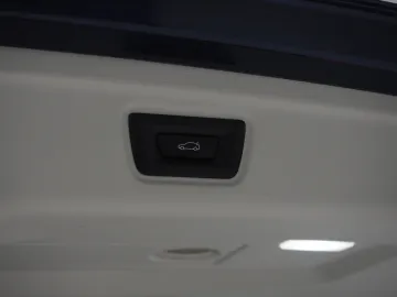 Car image 35