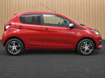 Car image 4