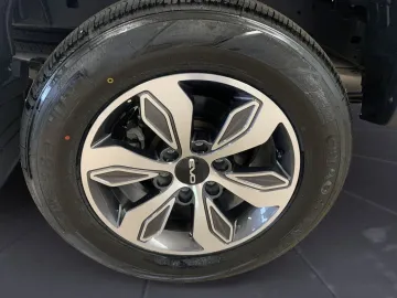 Car image 33