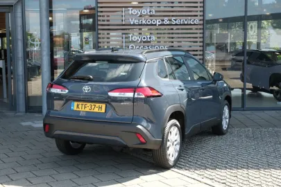 Car image 4