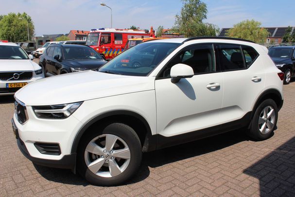 Volvo XC40 1.5 T2 Momentum 95 kW image number 7