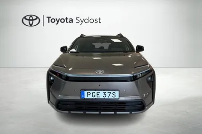 Car image 2