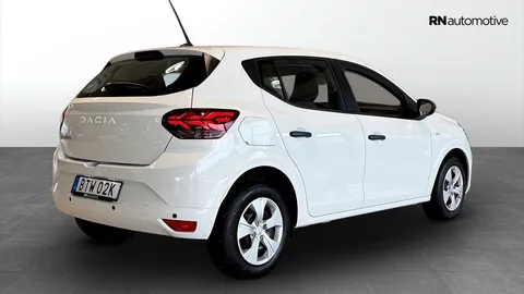 Car image 4