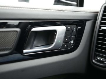 Car image 41