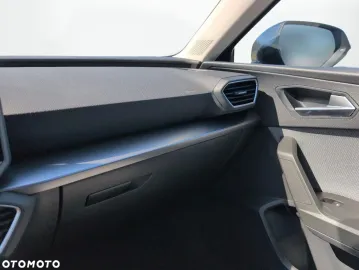 Car image 32