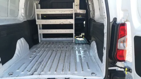 Car image 20