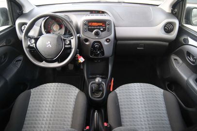 Car image 13