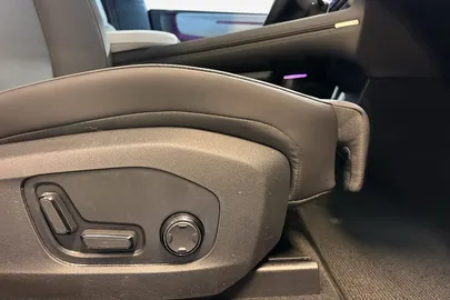 Car image 35