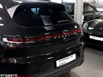 Car image 35