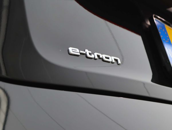 Audi e-tron 55 quattro Sportback 300 kW image number 23