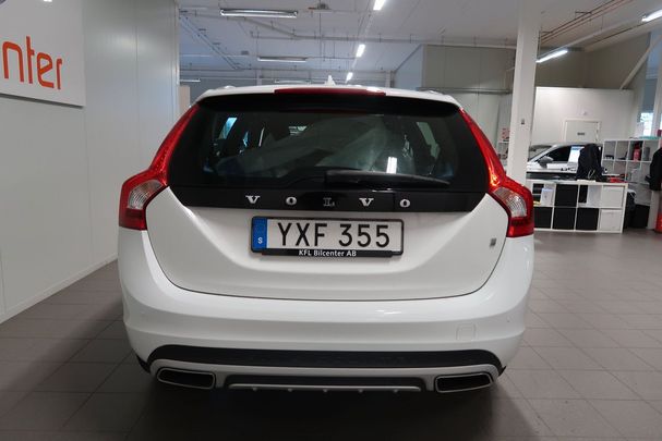 Volvo V60 Cross Country D3 110 kW image number 9