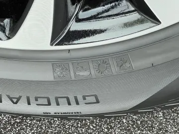 Car image 40