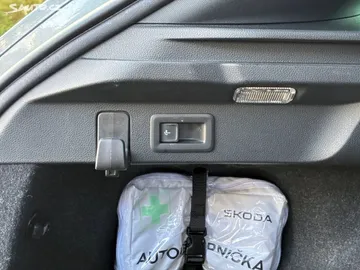 Car image 35