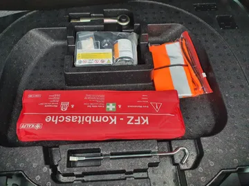 Car image 30