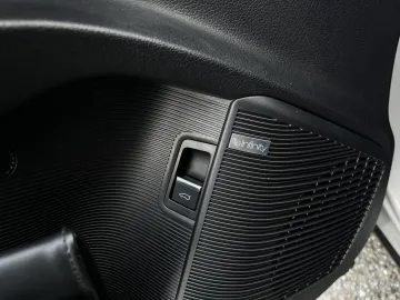 Car image 36