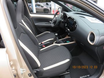 Car image 10