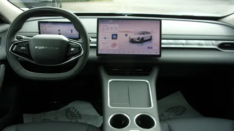 Car image 25