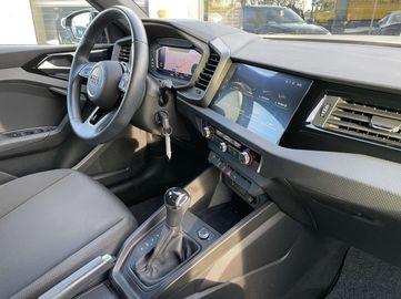 Car image 30