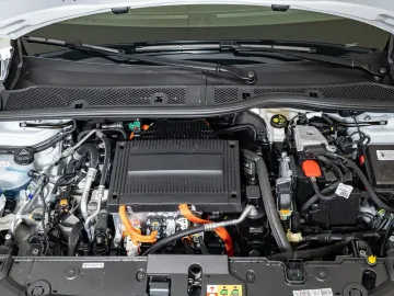 Car image 30