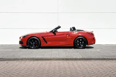 Car image 4