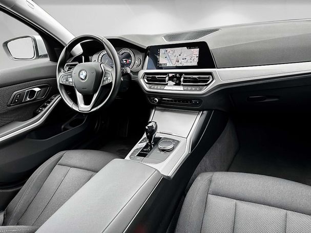 BMW 320d Touring xDrive 140 kW image number 10