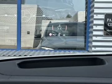 Car image 29