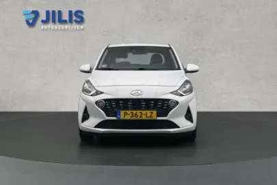 Car image 3