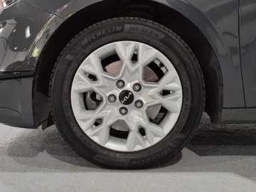 Car image 29