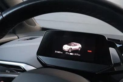 Car image 26