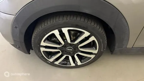 Car image 20
