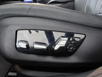 Car image 38