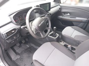 Car image 12