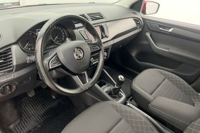 Car image 11