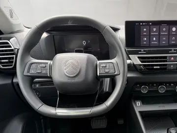 Car image 32