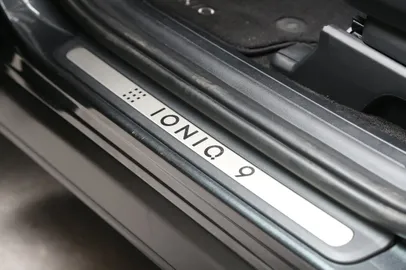 Car image 35