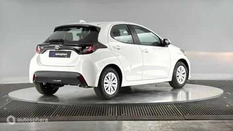 Car image 4