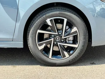 Car image 20