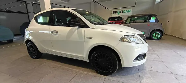 Car image 2