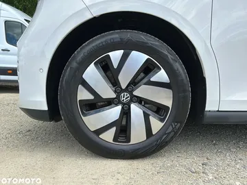 Car image 40
