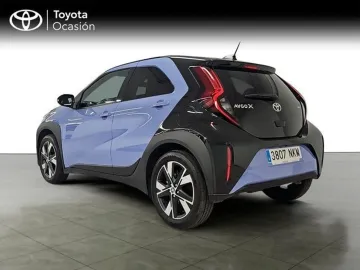 Car image 4